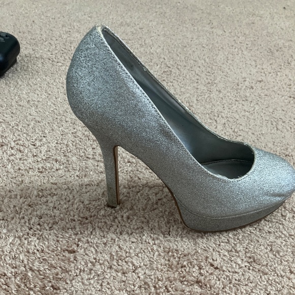 Heels - Picture 2 of 4